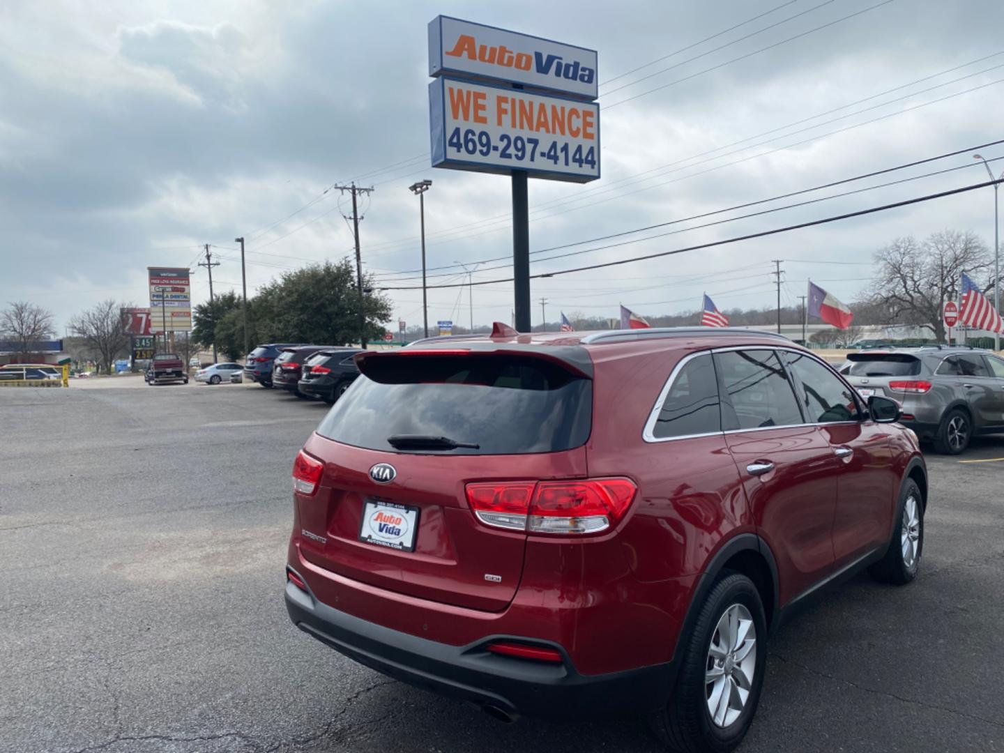 2016 RED Kia Sorento LX 2WD (5XYPG4A32GG) with an 2.4L L4 DOHC 16V engine, 6-Speed Automatic transmission, located at 420 I-35E, Lancaster, TX, 75146, (469) 297-4144, 32.593929, -96.823685 - Photo#1